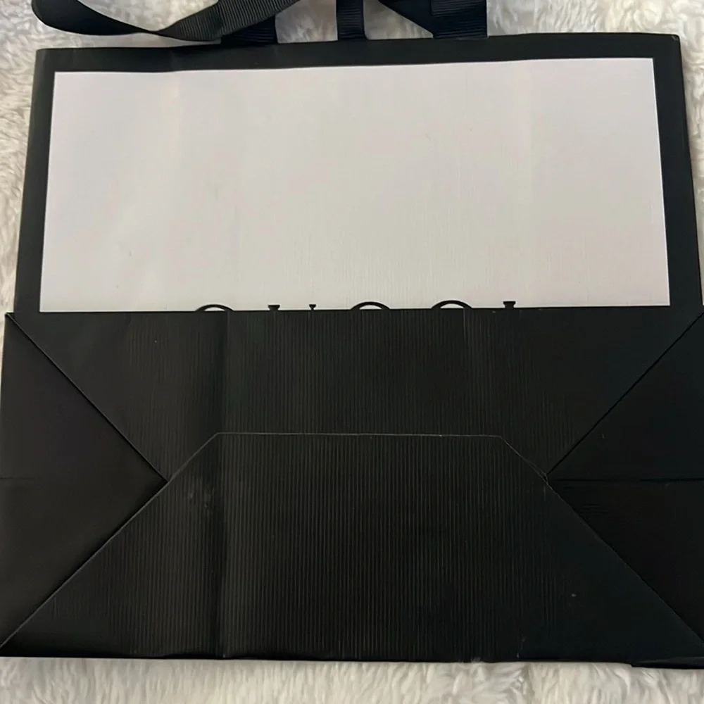 Gucci Black and White Gift Bag - Picture 6 of 6